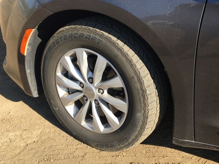 2017-chrysler-pacifica-image-14