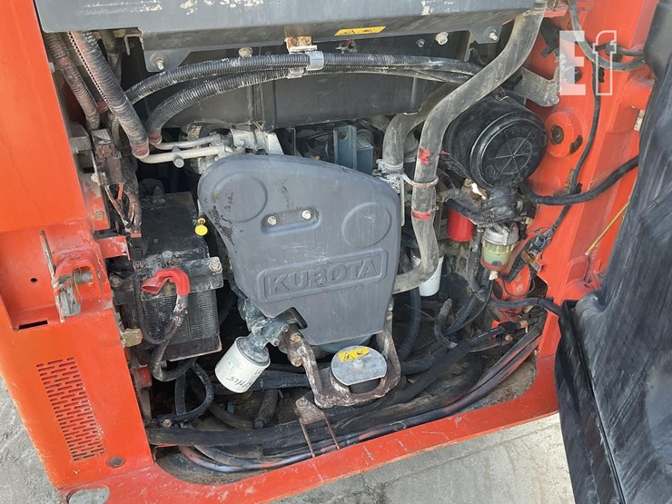 2021-kubota-ssv65-image-11