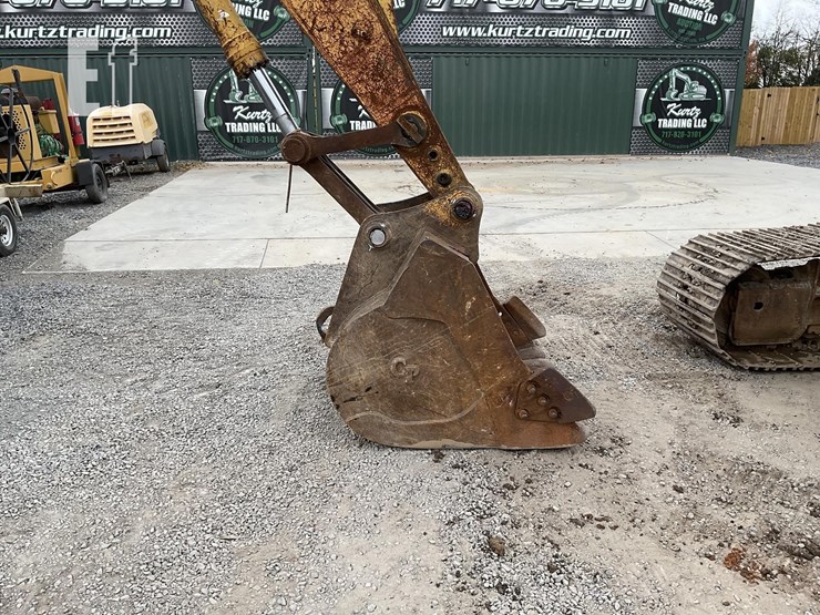 2010-komatsu-pc228-image-9