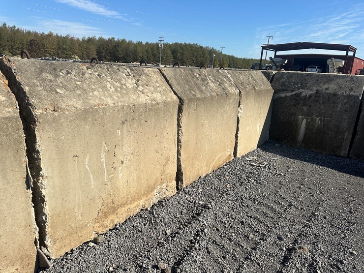 #32728-•-lot-of-(13)-~57"x80"-concrete-culvert-sectionss-image-17