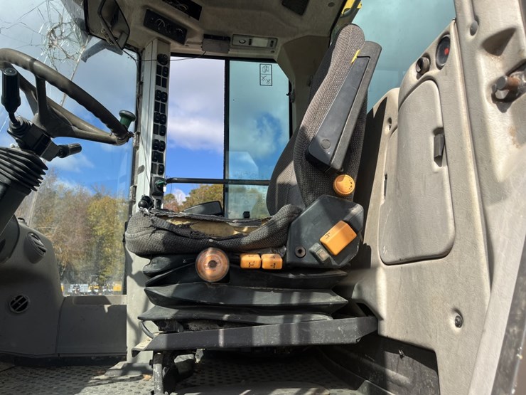 2010-volvo-l60f-image-13