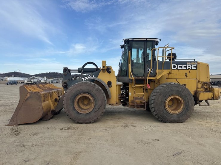 2006-deere-744j-image-2