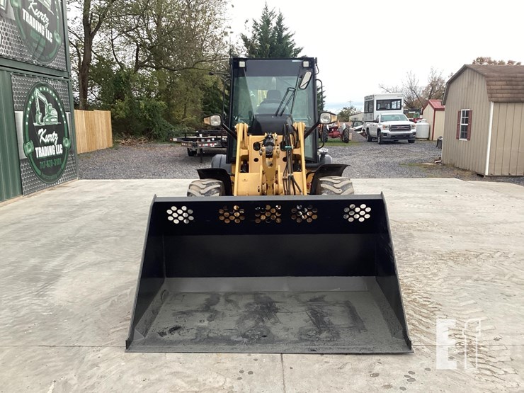 2017-caterpillar-908m-image-7