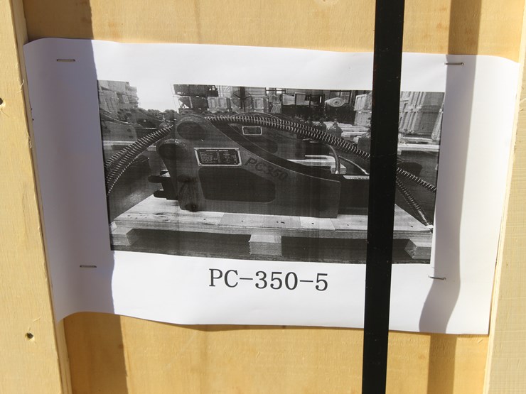 #3502-•-side-type-hydraulic-breaker-image-2