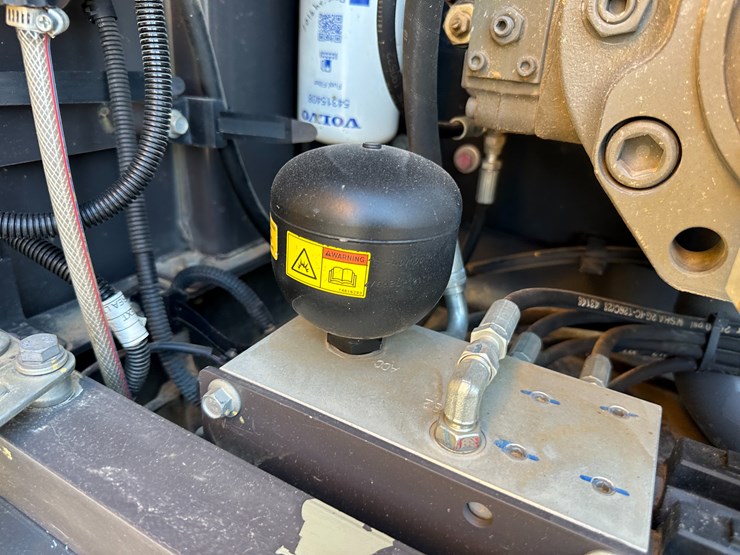 #32825-•-volvo-ec200e-crawler-excavator-image-65