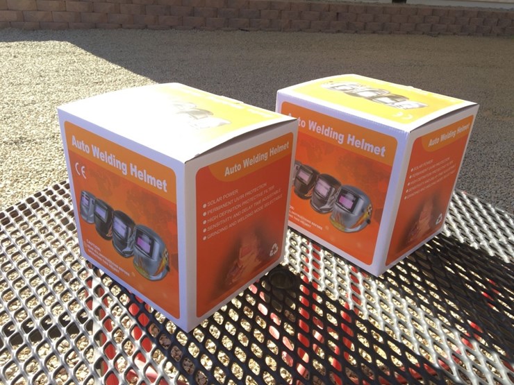 unused-auto-darkening-welding-helmet.-image-2