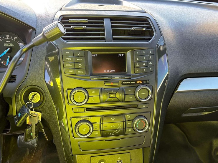 2018-ford-explorer-image-17