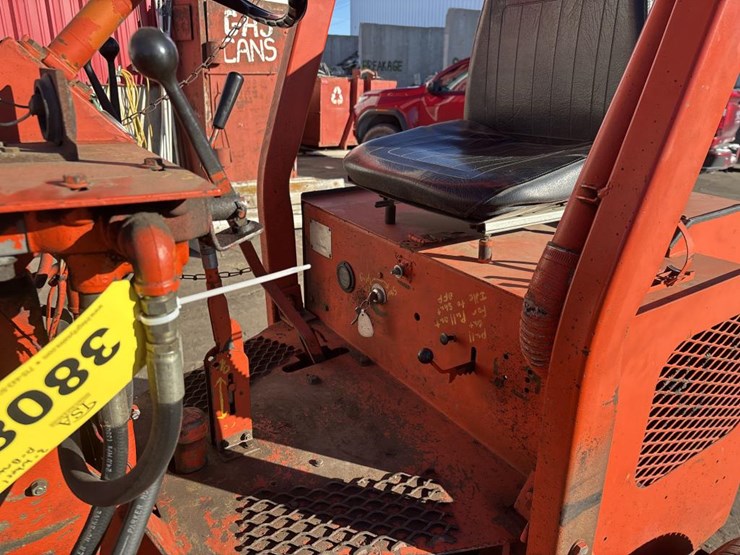 #3808-•-72"-ride-on-power-broom-image-22