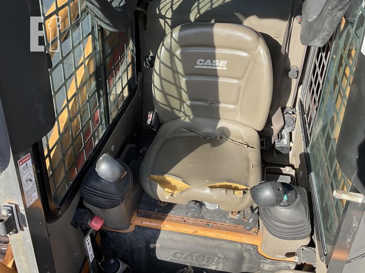 2010-case-450-image-12