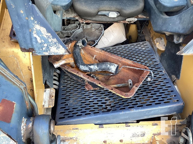 2010-deere-333d-image-16