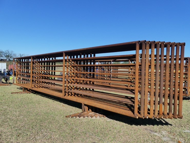 (10)-24'-free-standing-panels-w/-7'10"-gate-image-2