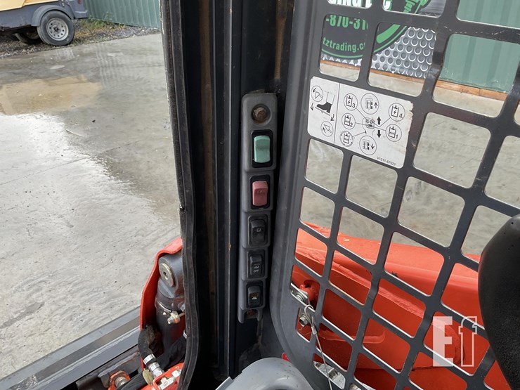 2017-kubota-ssv65-image-15