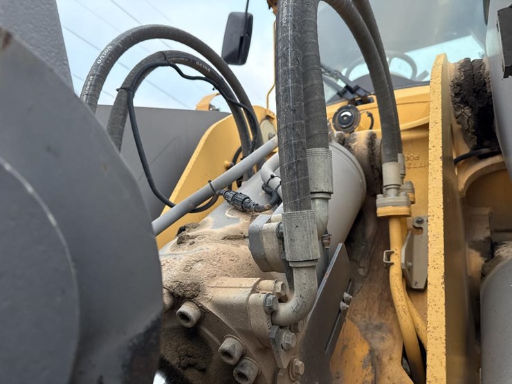 #1911-•-2004-volvo-220e-loader-image-19