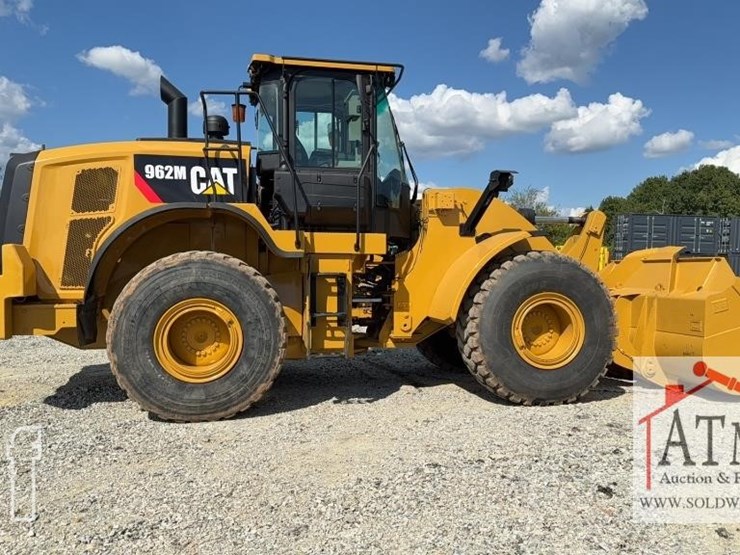 2019-caterpillar-962m-image-3