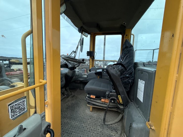 #1911-•-2004-volvo-220e-loader-image-48