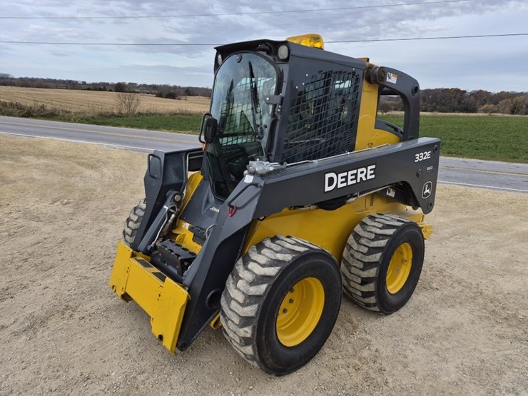 deere-332e-image-2