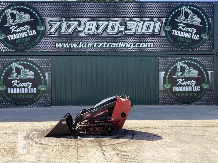 2014-toro-dingo-tx427w-image-1