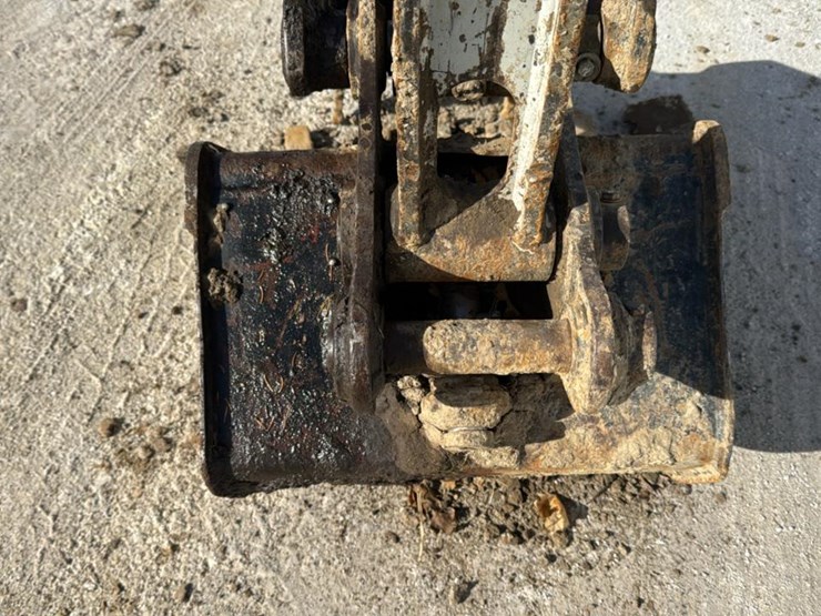 takeuchi-tb145-image-14