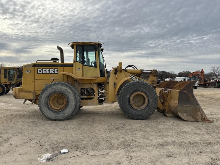 2002-deere-744h-image-6