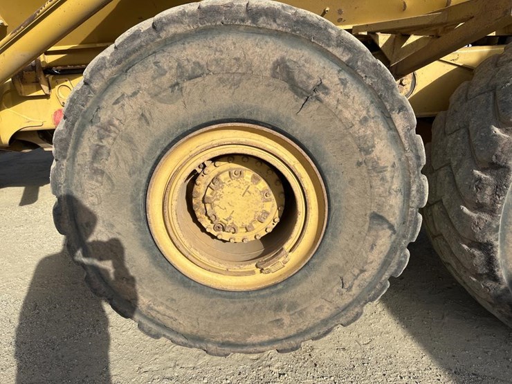 2010-caterpillar-740-image-60