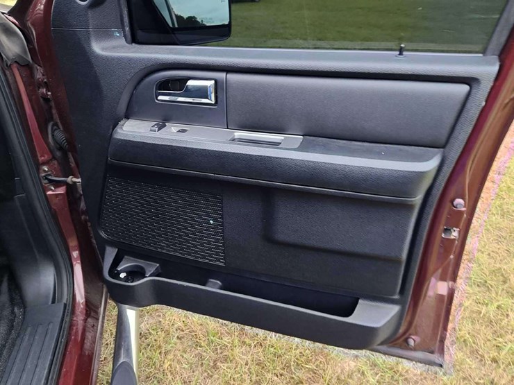 2016-ford-expedition-image-35