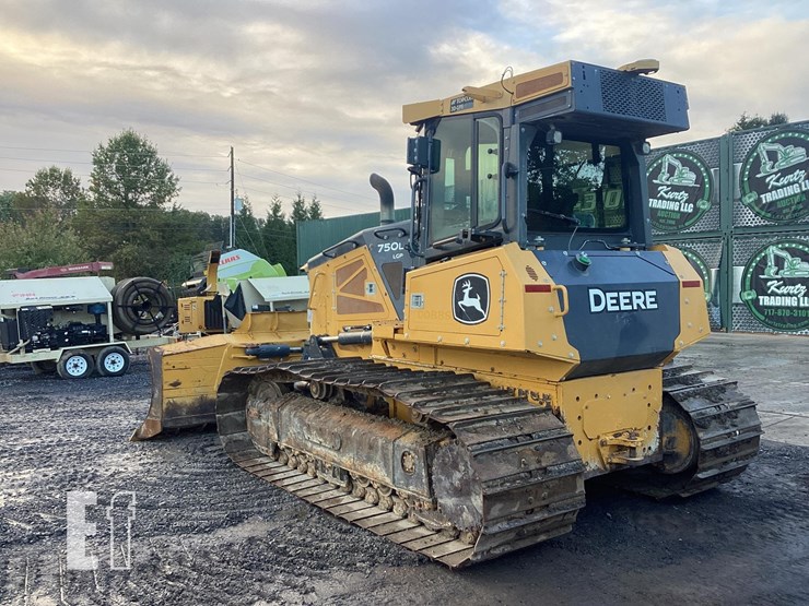 2021-deere-750l-image-2