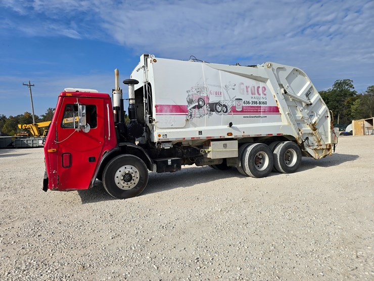 2001-mack-le613-image-7