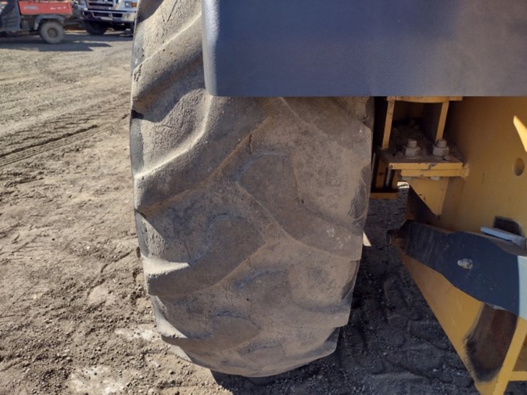 2009-deere-210lj-image-23