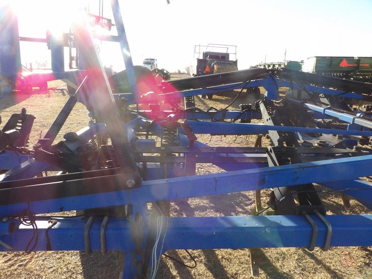 new-holland-st830-image-10