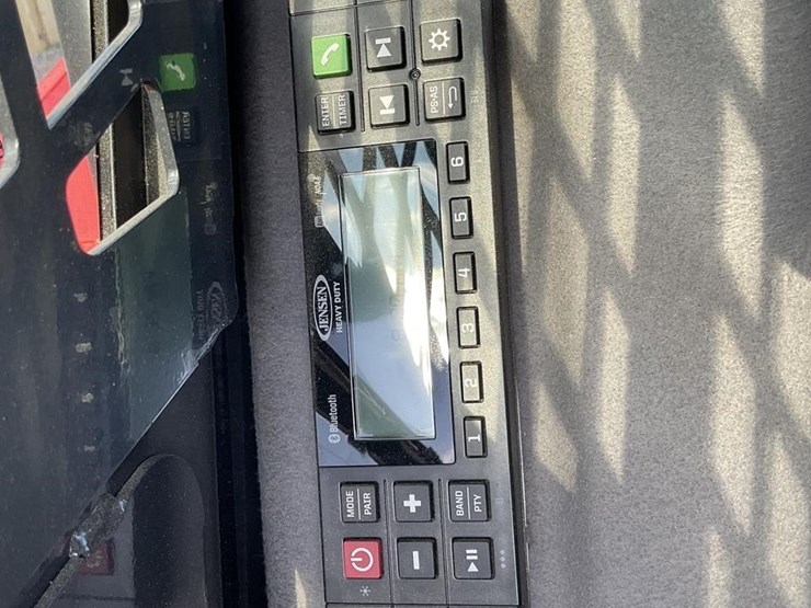 2025-kioti-tl750-image-17