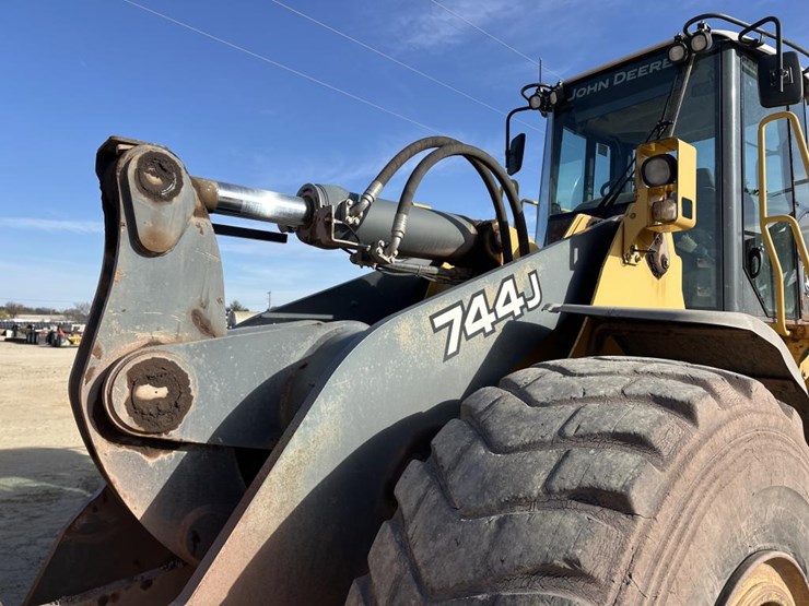 2006-deere-744j-image-11