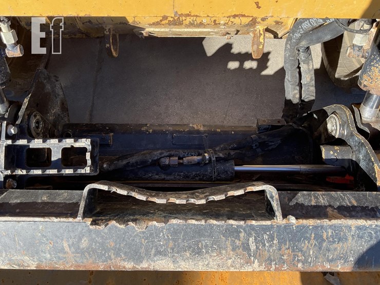 2020-caterpillar-259d3-image-12