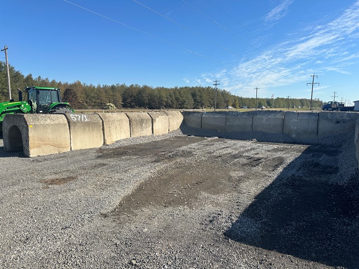 #32725-•-lot-of-(13)-~57"x80"-concrete-culvert-sections-image-8