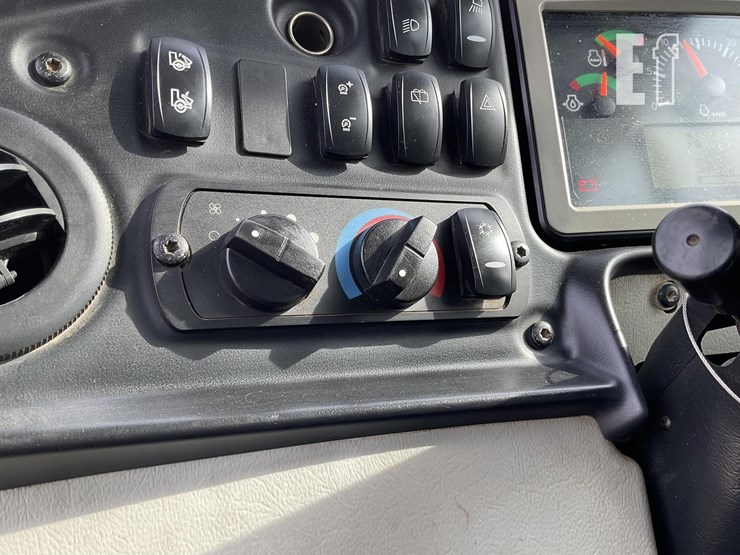 2013-caterpillar-740b-image-15