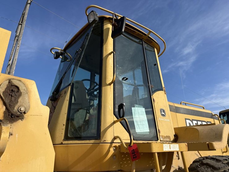 2002-deere-744h-image-21