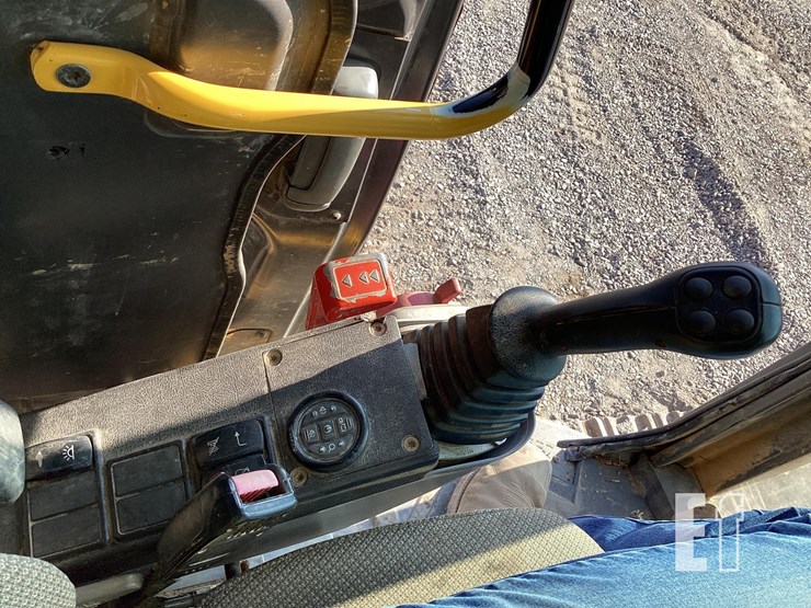 2008-volvo-ecr235cl-image-17