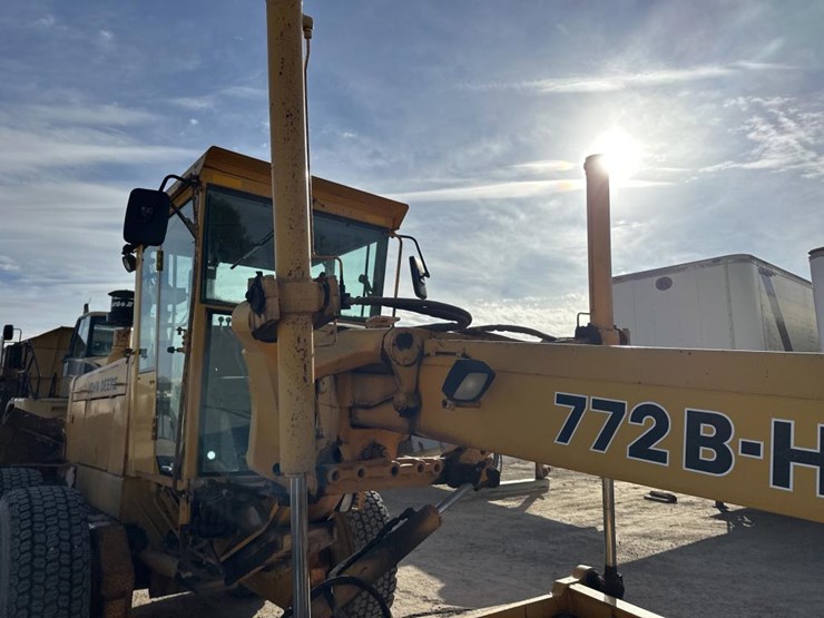 1989-john-deere-6-image-22