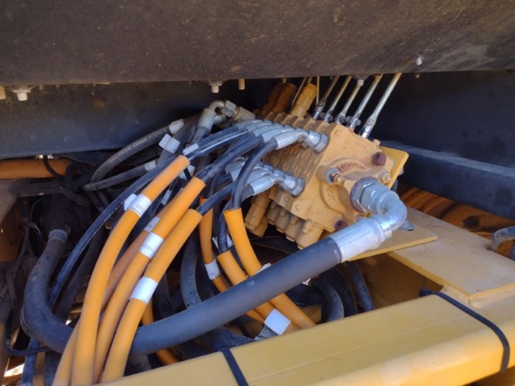 2009-deere-210lj-image-25