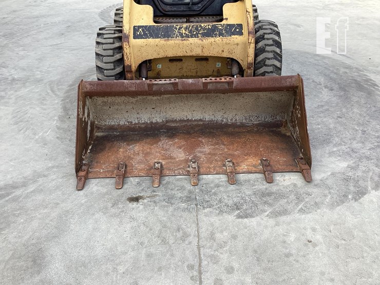 2000-caterpillar-216-image-9