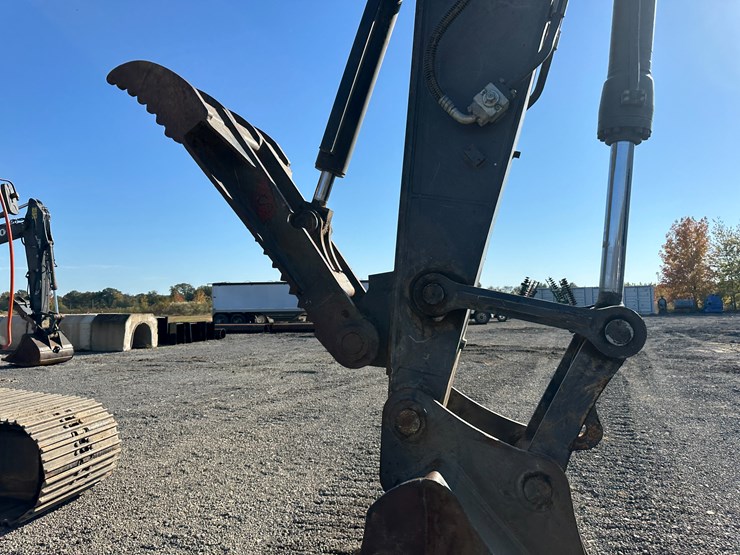 #32825-•-volvo-ec200e-crawler-excavator-image-49