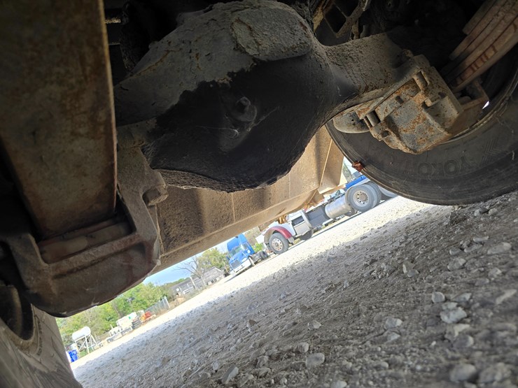 2001-mack-le613-image-97