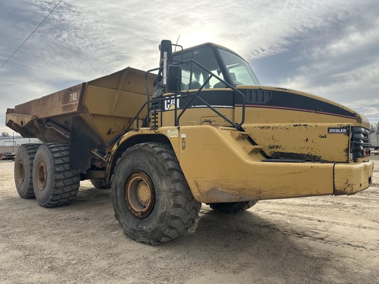 2005-caterpillar-740-image-7