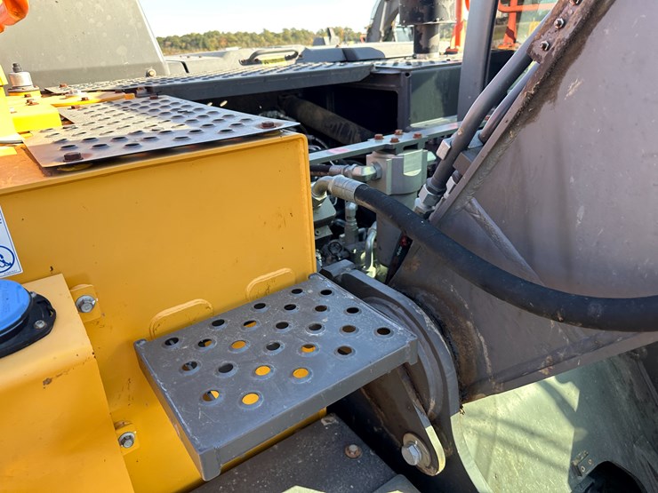 #32825-•-volvo-ec200e-crawler-excavator-image-76