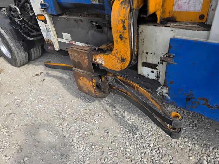 2008-mack-leu613-image-90