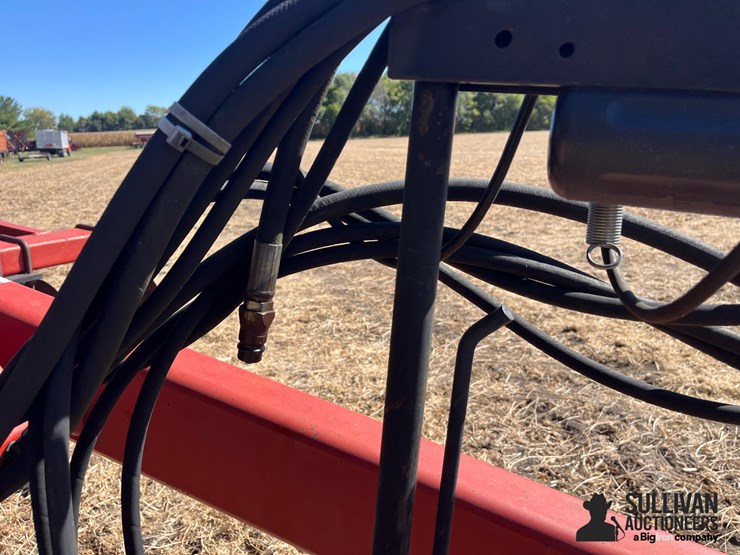 case-ih-530b-ecolo-tiger-9-shank-disk-ripper-image-12