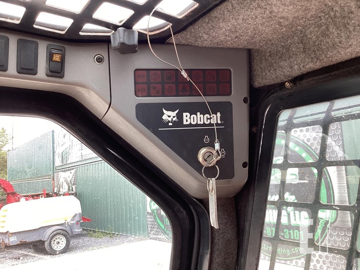 2005-bobcat-s220-image-15