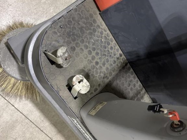 #3874-•-power-boss-apex-47-ride-on-sweeper-image-11