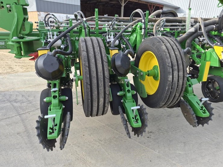 john-deere-1775-image-18