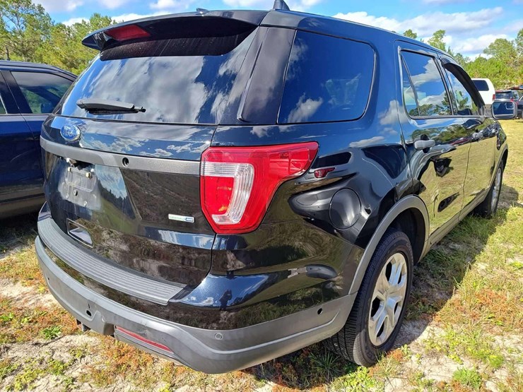 2018-ford-explorer-image-3