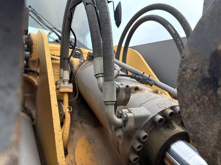 #1911-•-2004-volvo-220e-loader-image-20